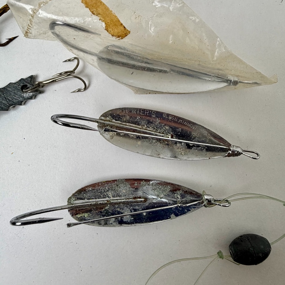 Vintage Fishing Lure Lot (16) Spoons Spinners Metal Tackle Box Find - Picture 5 of 10